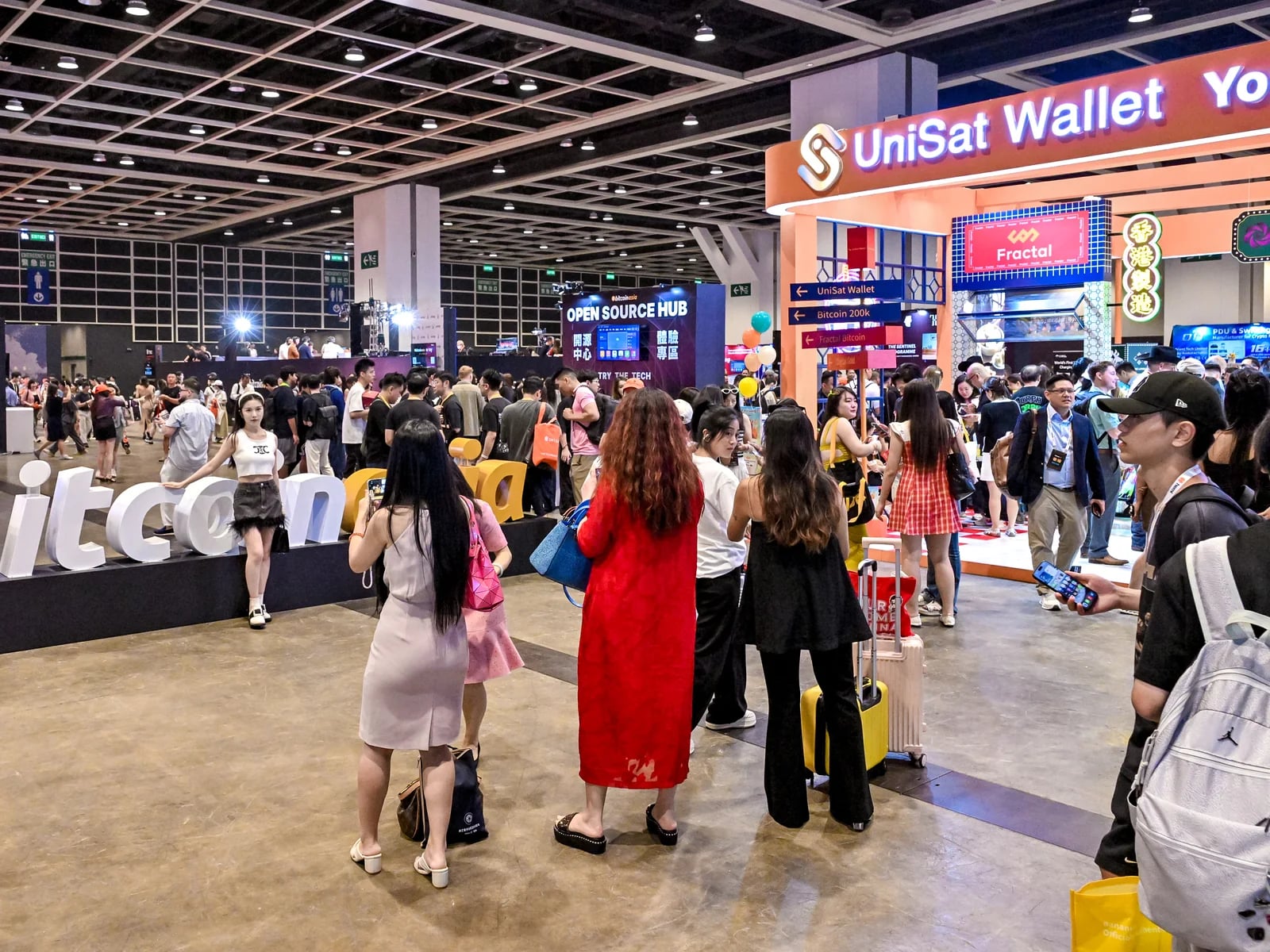 Bitcoin Amsterdam 2025 expo floor activations